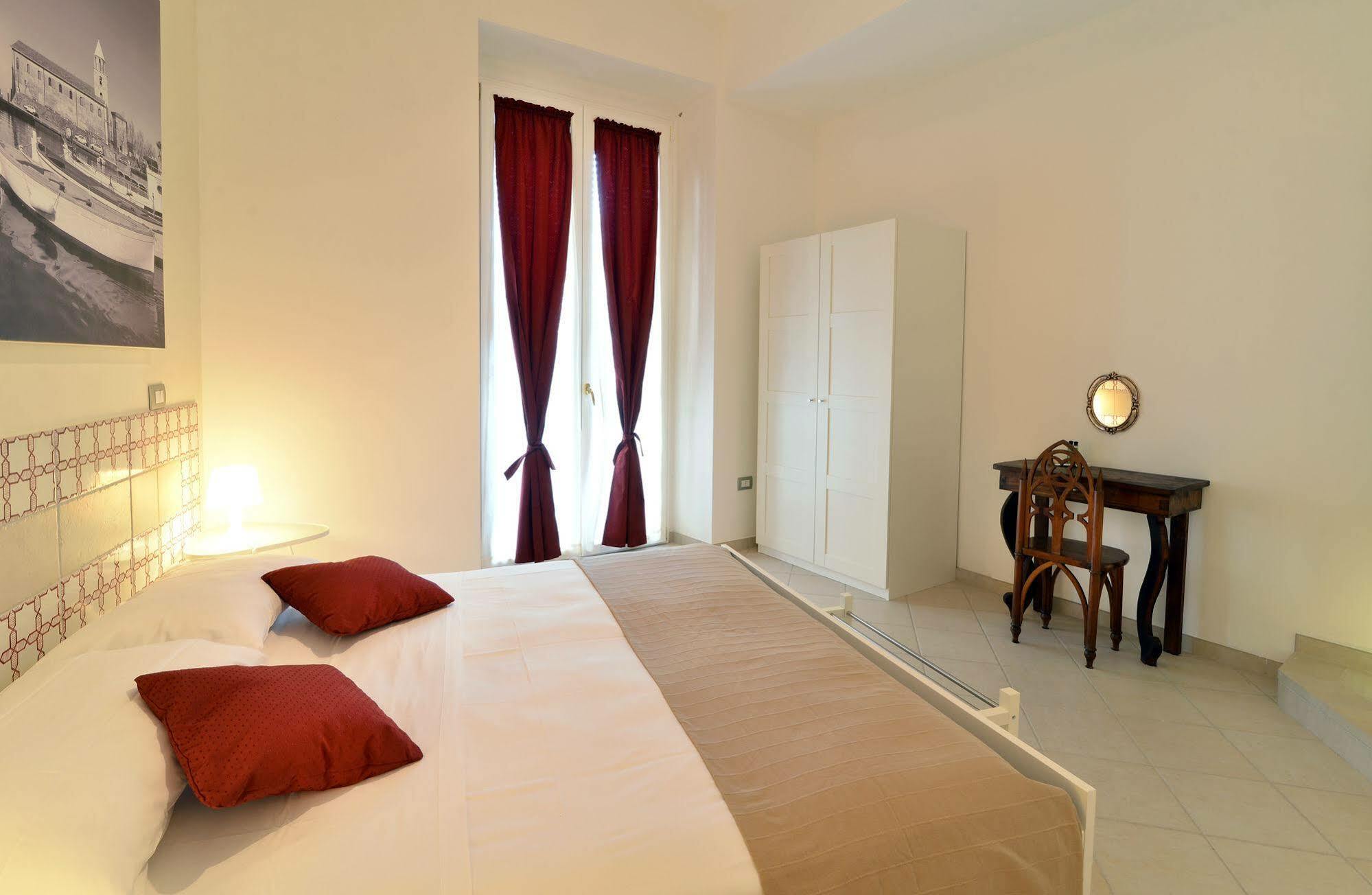 Santi E Saraceni Rooms Salerno Exterior photo