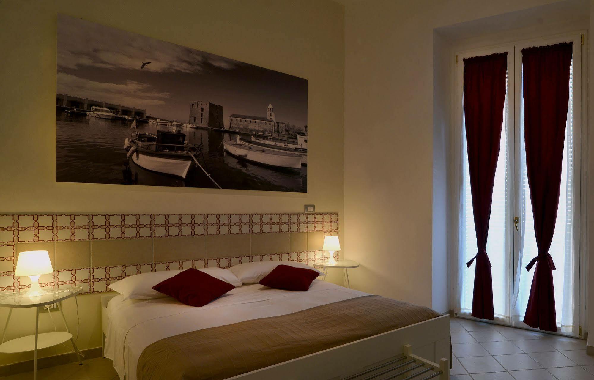 Santi E Saraceni Rooms Salerno Exterior photo